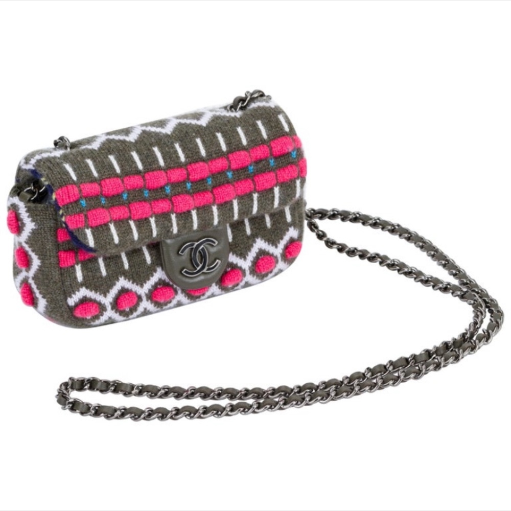 AUTHENTIC CHANEL ASPEN MINI FLAP KNIT BAG. 2015 COLLECTION. RARE.